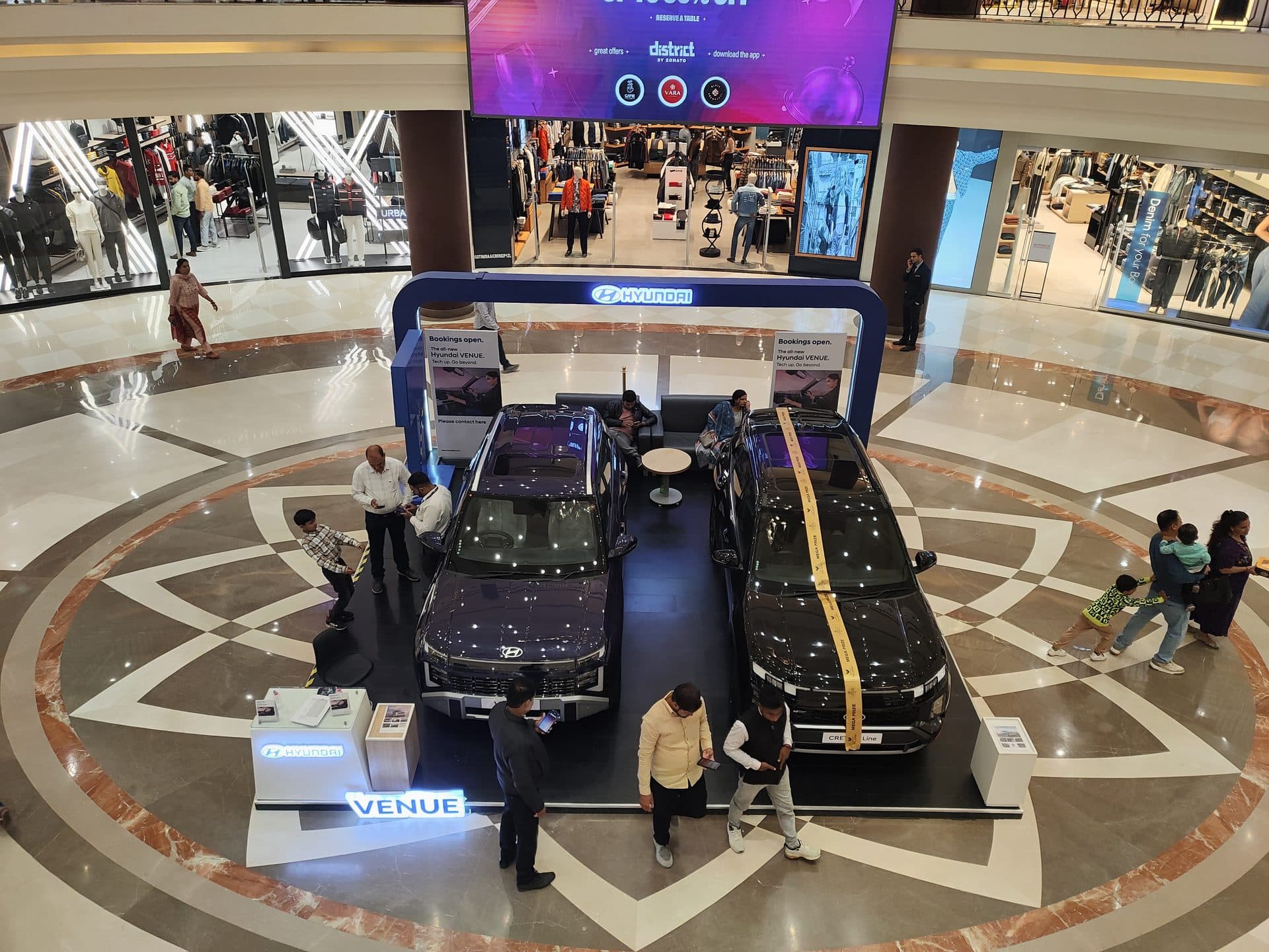 Indoor mall vehicle exhibition display